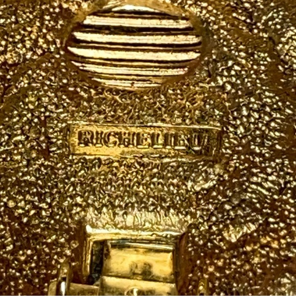 Vintage Richelieu Large Gold Tone Round Twist Rope Spiral Disk Clip On Earrings - Picture 8 of 8